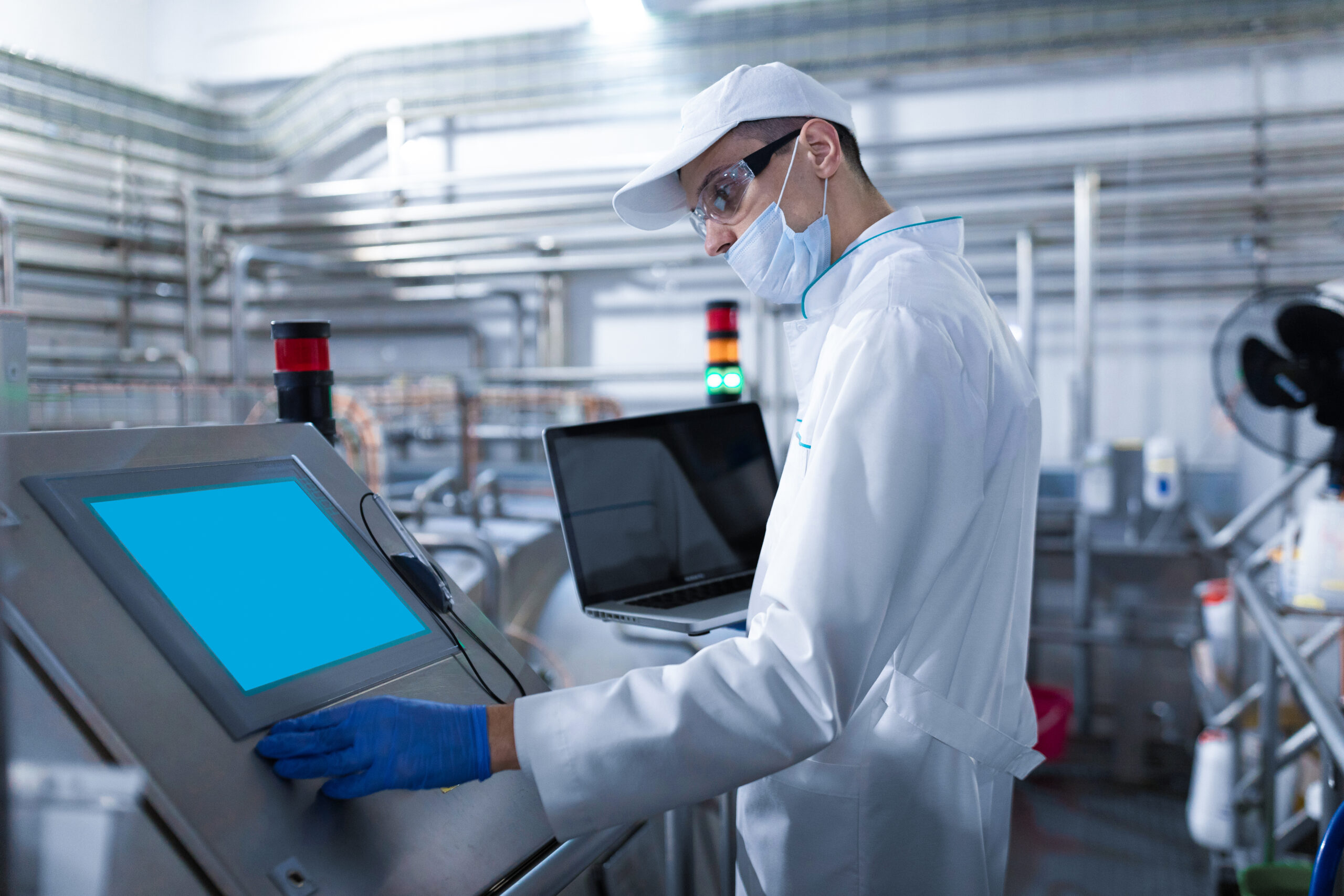 man-reviews-integrity-of-data-in-computerised-system-in-lab